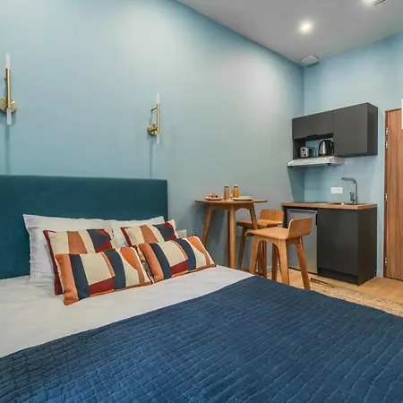 Air-conditioned & Comfortable - Batignolles Side