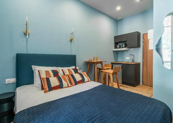 Air-conditioned & Comfortable - Batignolles Side