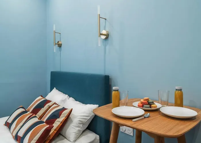 Air-conditioned & Comfortable - Batignolles Side